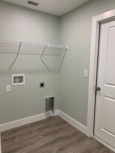 Building Photo - 2940 Sarletto St