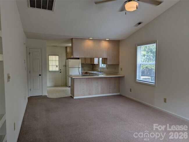 Building Photo - 113 Birdie Ct