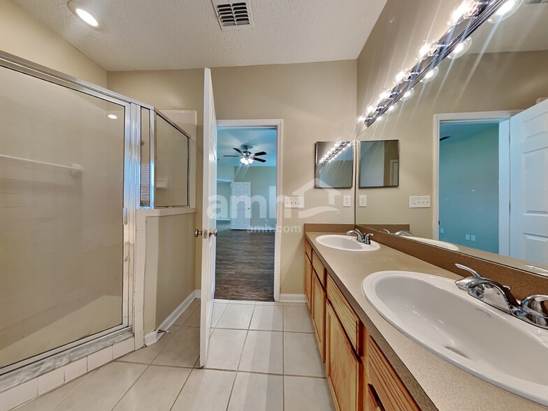 Building Photo - 10952 Sawtooth Oak Ct