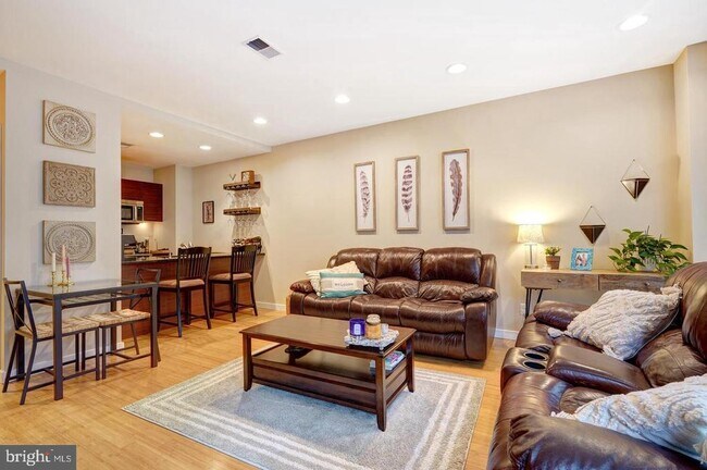 Building Photo - 934 N 3rd St