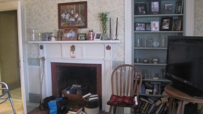 Building Photo - 1031 Main St