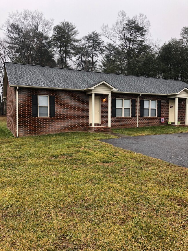 Primary Photo - 2621 31st Avenue Ct NE