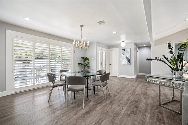 Building Photo - 4715 Braesvalley Dr