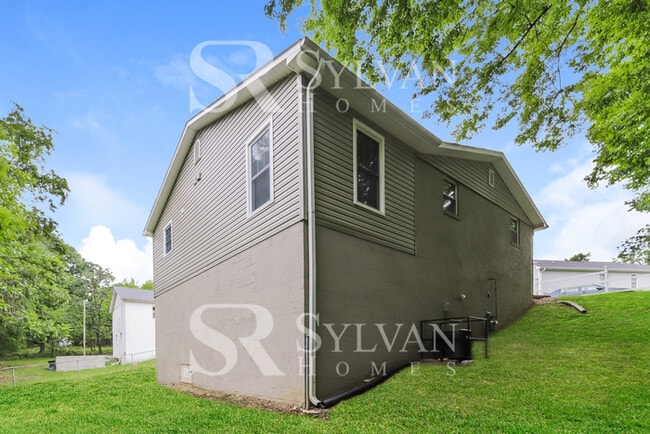 Building Photo - Charming 3 BR, 2 BA home is move-in ready