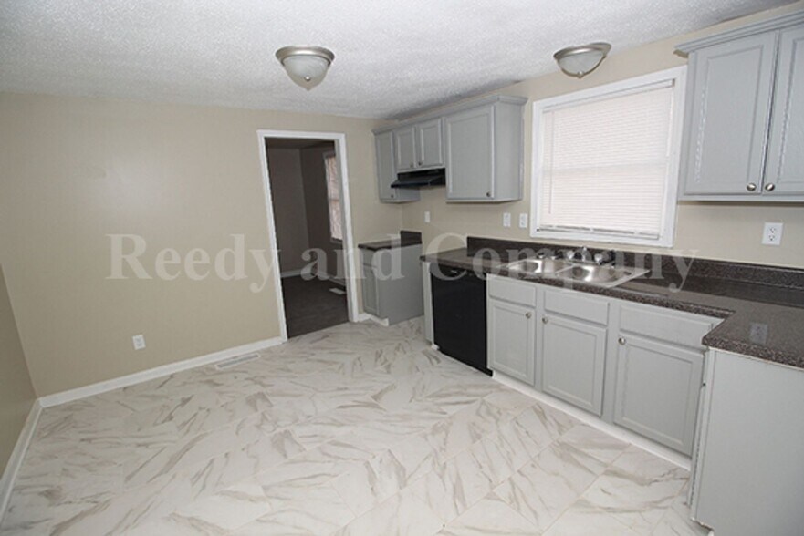 Building Photo - 4183 Park Forest Dr