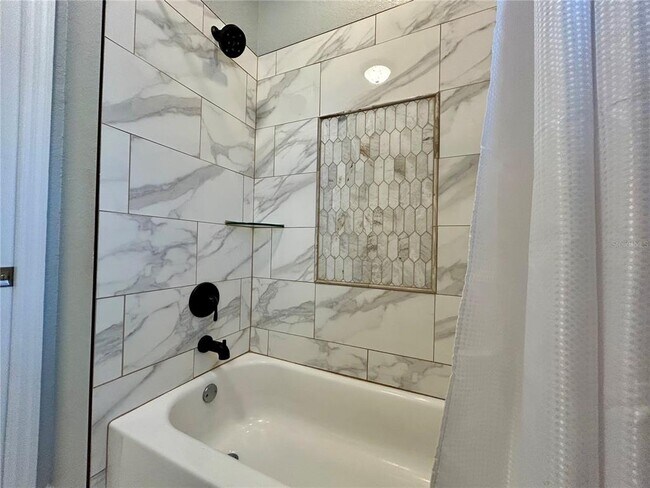 Building Photo - 1027 Campbell Ave