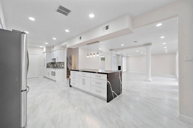 Building Photo - 1111 Potomac Dr