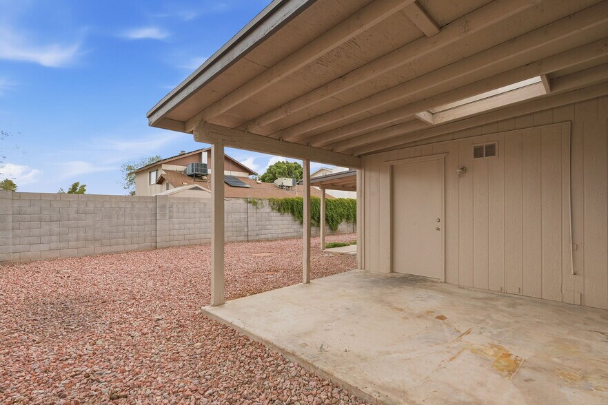 Building Photo - 4731 W Paradise Ln