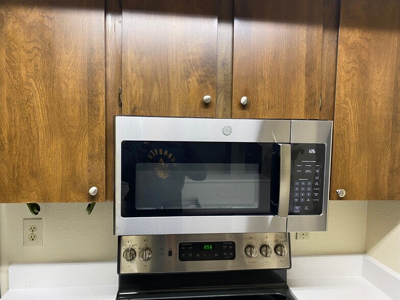 Building Photo - 14555 NE 32nd St