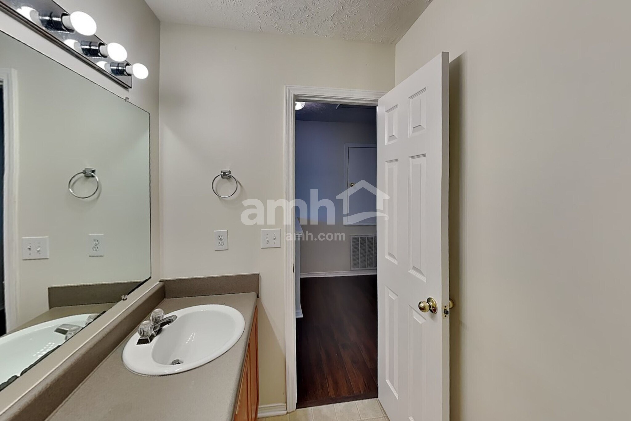 Building Photo - 2651 Sutherland Dr