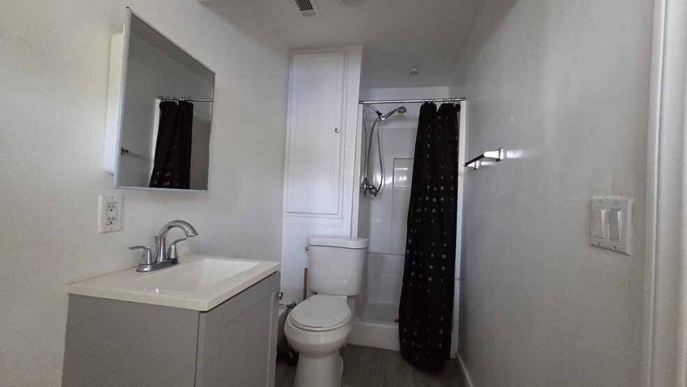 Building Photo - 6251 Canby Ave