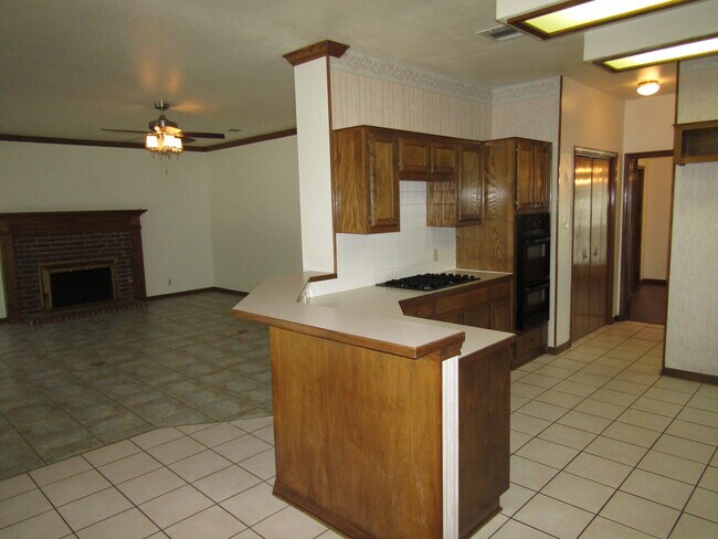 Building Photo - 6106 John Chisum Ln