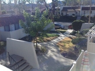 Building Photo - Westlake Village Upper Unit in Village Gre...