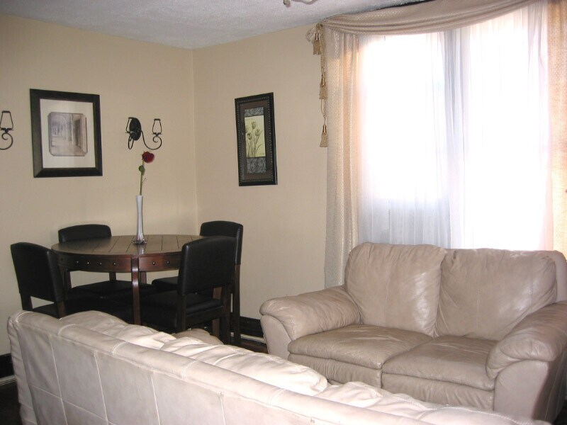 Building Photo - 32 W Elizabeth Ave