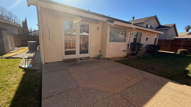 Building Photo - Charming 4 Bedroom 2 Bath Home in Antioch!