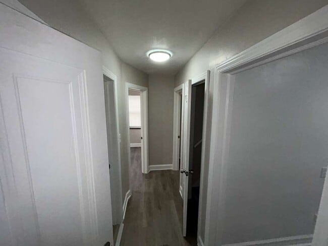 Building Photo - Cute 3 Bedroom Bungalow