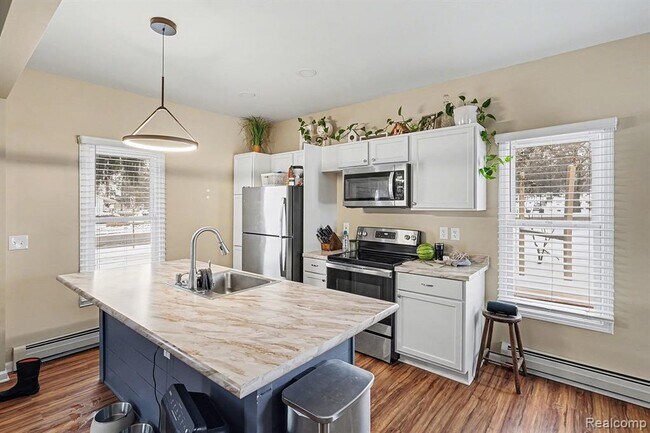 Building Photo - 532 E Broad St