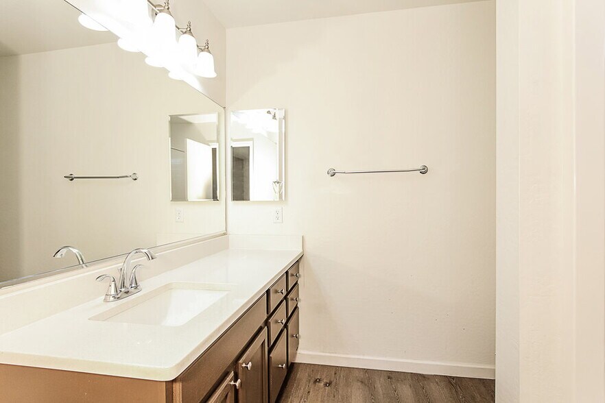 Building Photo - 1044 S 239th Ln