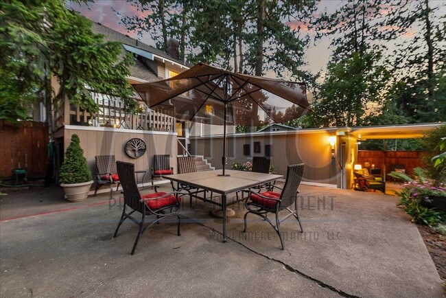 Building Photo - Stunning South Hill Home