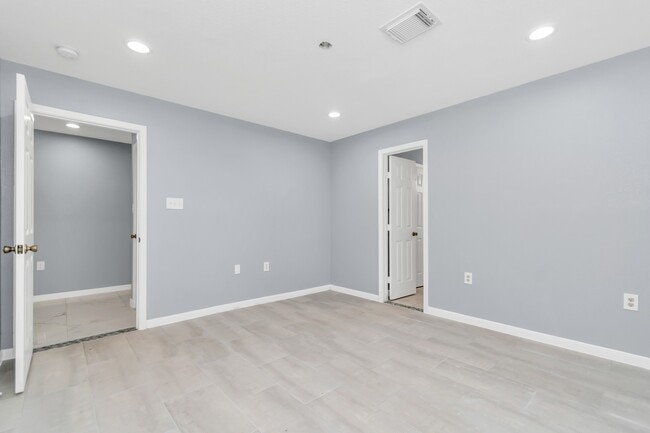 Building Photo - 2826 W Farm to Market 1462