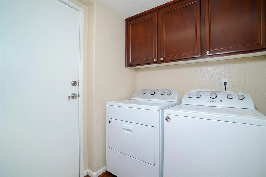 Building Photo - 1303 Rivage Cir