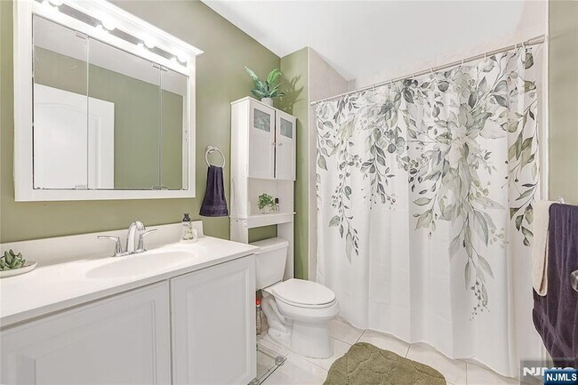 Building Photo - 260 Garibaldi Ave