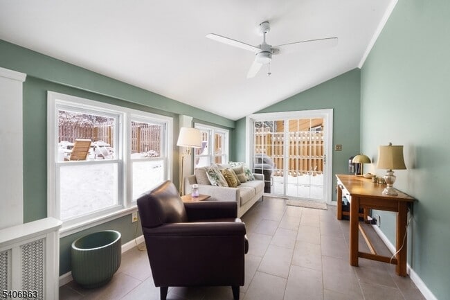 Building Photo - 11 Longview Trail E