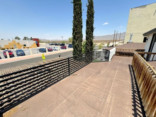 Building Photo - West El Paso/Canutillo 6bed/4bath refrig A/C Home!