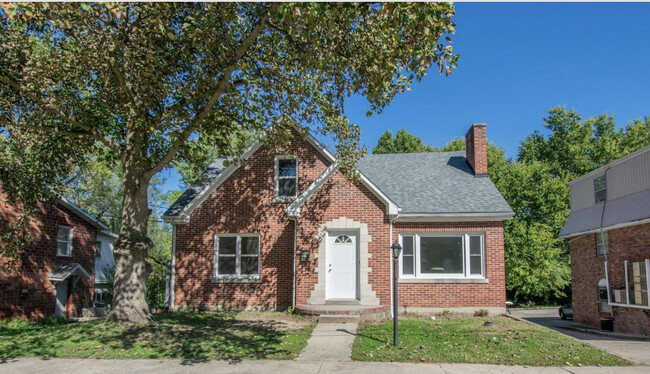 Duplex front - 308 W Ashley St