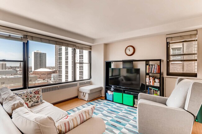 Building Photo - 1540 N State Pkwy