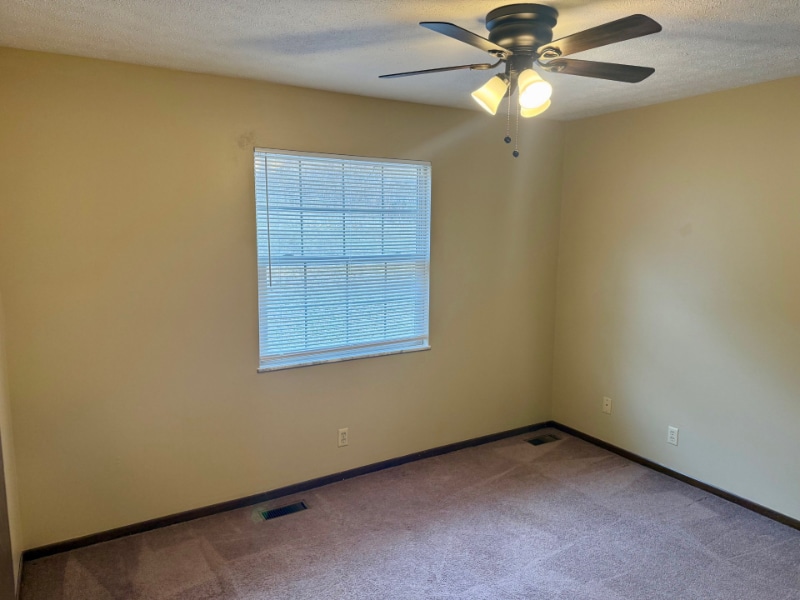 Building Photo - 1616 Spring Valley Dr