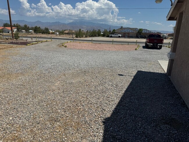 Building Photo - Charming 3-bedroom home located in the picturesque town of Pahrump!
