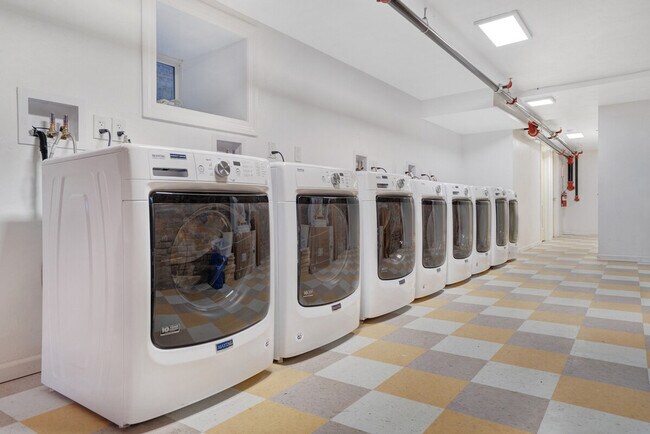 Building Photo - 39 Geneva St