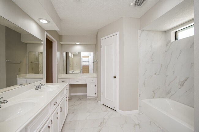 Building Photo - 12502 Olympia Dr