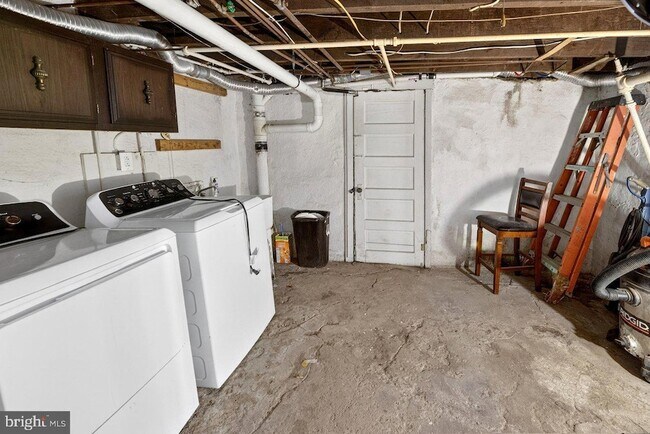 Building Photo - 53 Sanhican Dr