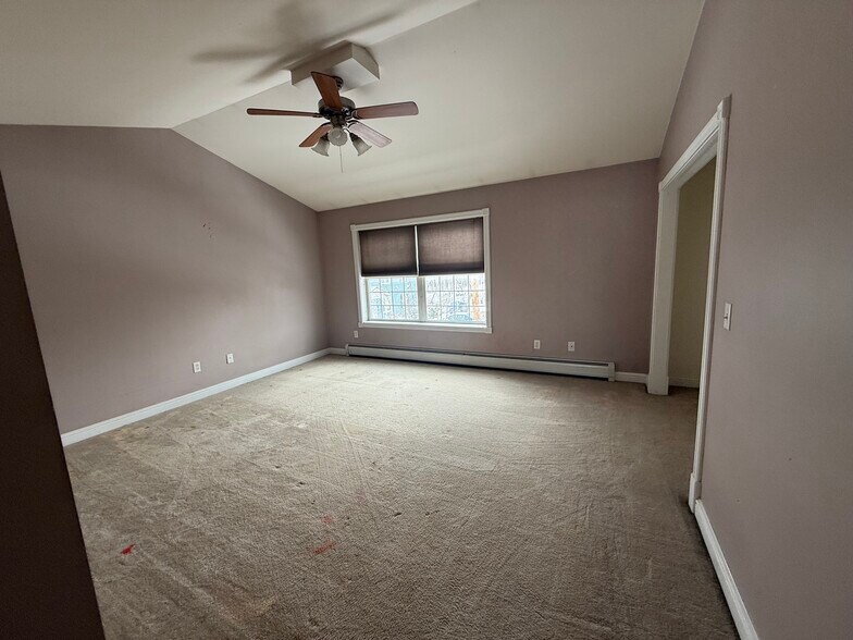 Building Photo - 11 Leclair St