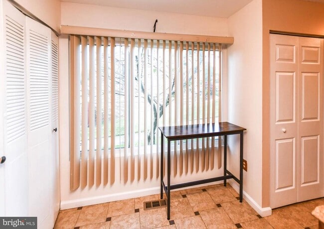 Building Photo - 7002 Cipriano Woods Ct