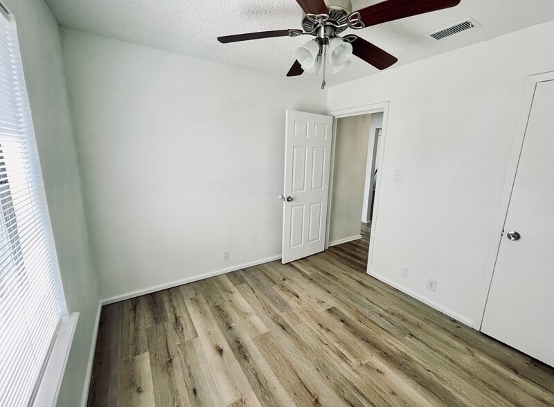 Building Photo - 1203 Redwood St