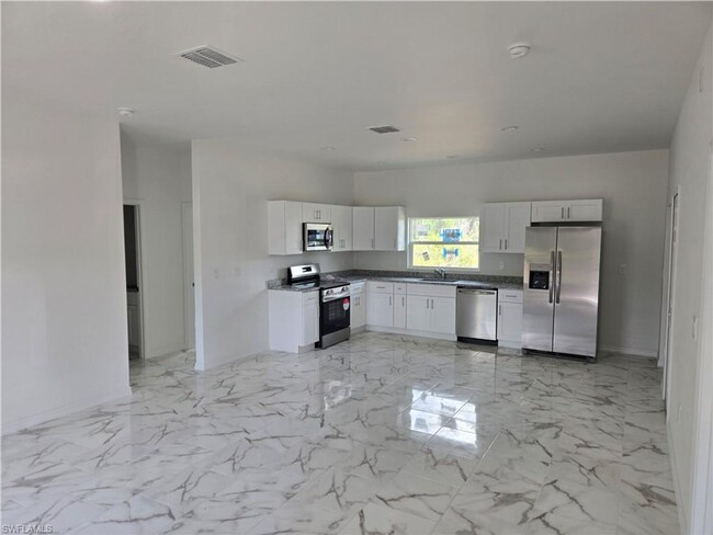 Building Photo - Brand New 3/2-MOVE IN READY-SEE IT TODAY!!