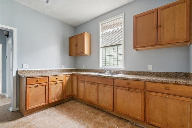 Building Photo - 8927 Hickory St