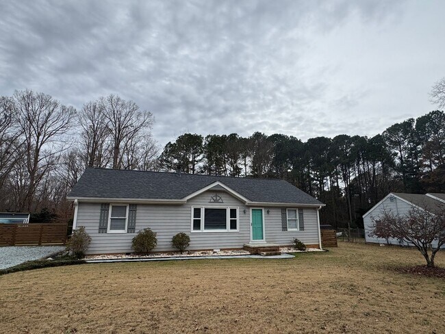 Building Photo - Cozy Home with Upgraded Finishes