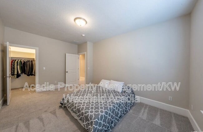 Building Photo - 3713 N 60 E