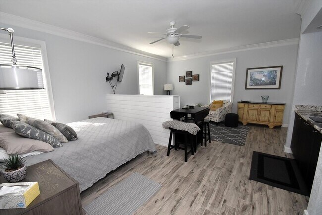 Building Photo - 51 Mac Ewen Drive Unit 1