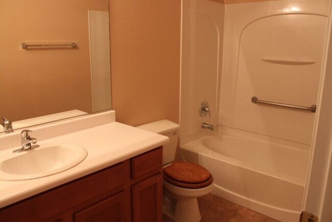 Building Photo - 3 bedroom-Village at San Tan Heights