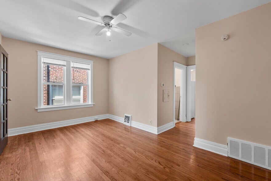 Building Photo - 3925 Dunnica Ave