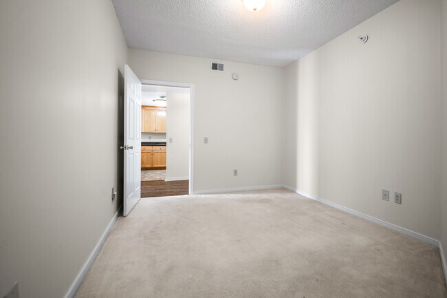 Building Photo - 301 Beacon Ridge Dr