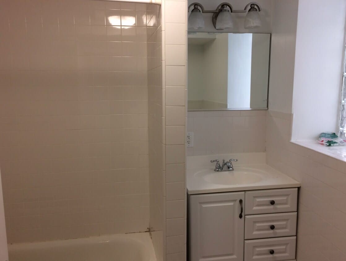 Images are representative samples of the advertised unit. Actual units shown during tours may differ - 207 Park Dr