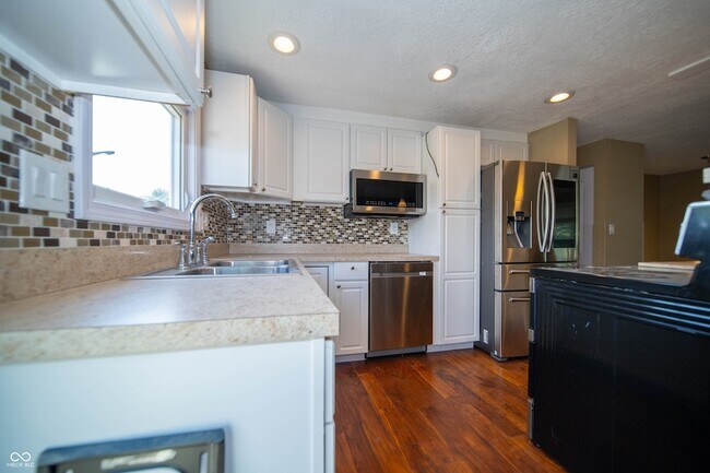 Building Photo - 8307 Castle Farms Rd