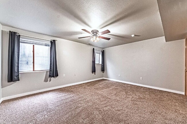 Building Photo - Beautiful Townhome with 3bedrooms and 3 bathrooms, and 1 car garage for rent.