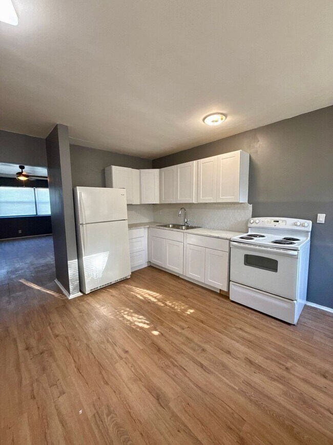 Building Photo - Great affordable apartment in St. Nicholas!